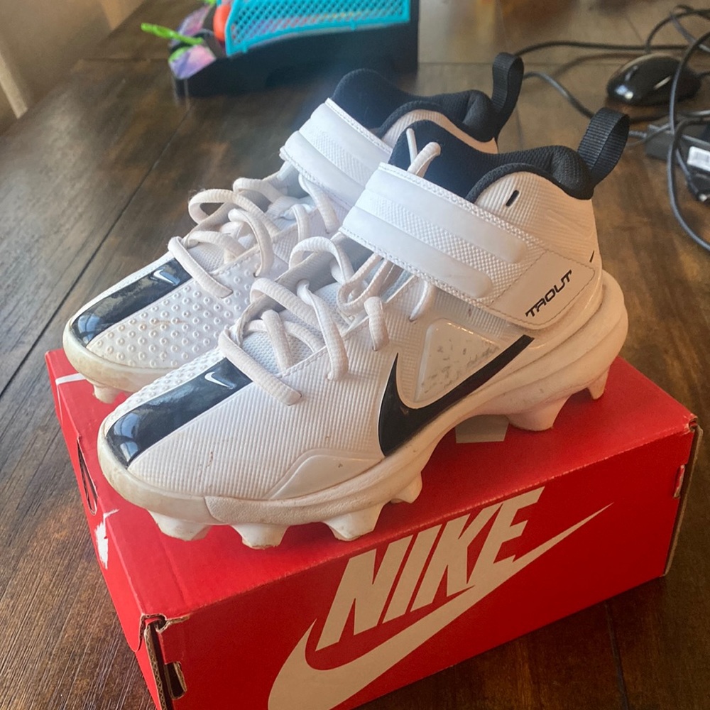 Trout Boys Baseball Cleats